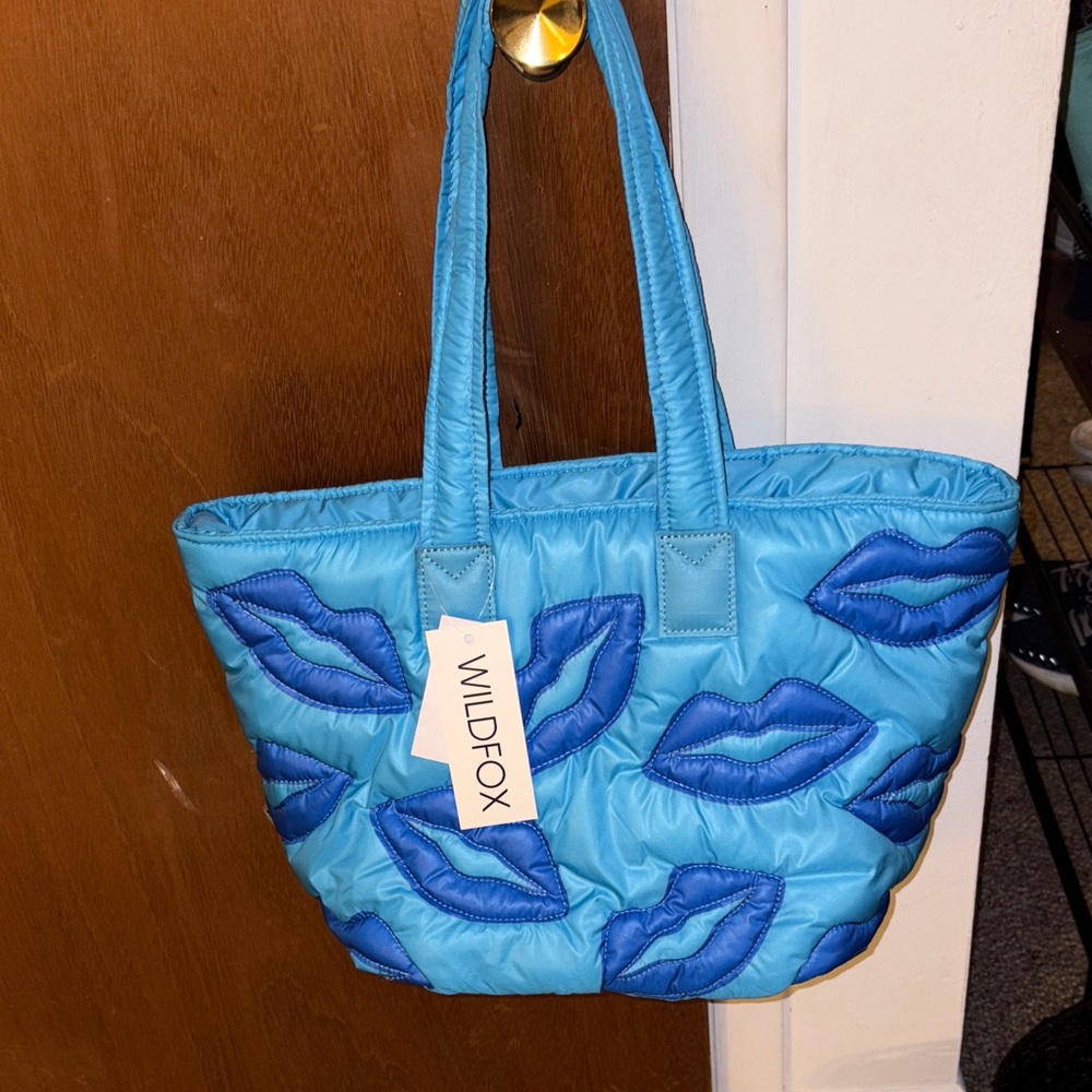 NWT Wildfox Aqua Tote with Lip Design